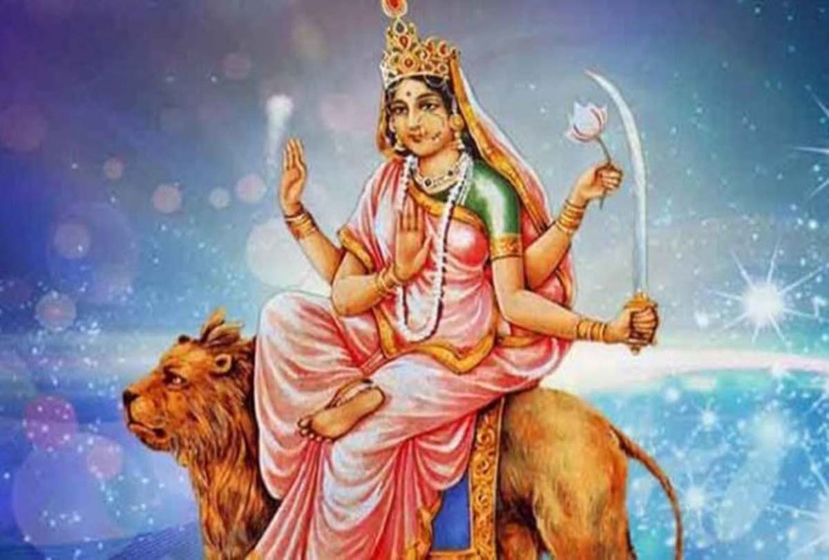 Shardiya Navratri Day 6: मां कात्यायनी ने कैसे किया महिषासुर का वध? जानें कथा, मंत्र और पूजा का महत्व