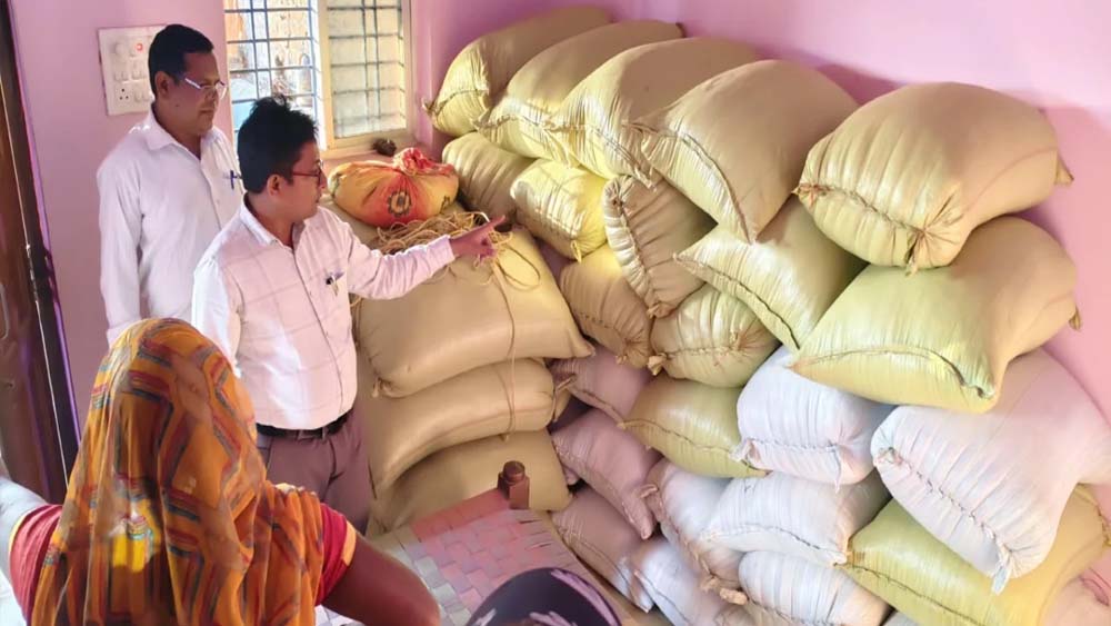 बलरामपुर में धान तस्करी का खुलासा, 26 क्विंटल अवैध धान जब्त