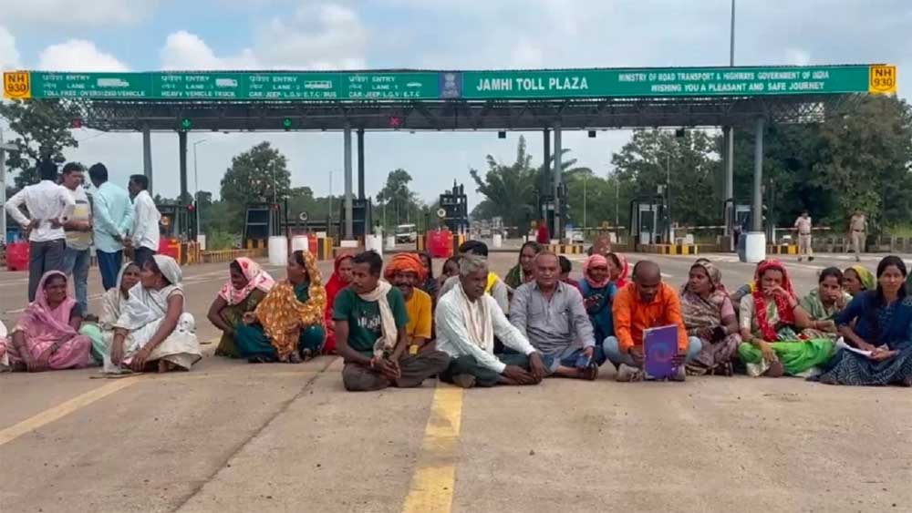 जमही टोल प्लाजा पर ग्रामीणों का बड़ा आंदोलन, वसूली के विरोध में 12 पंचायतों ने रोका रास्ता